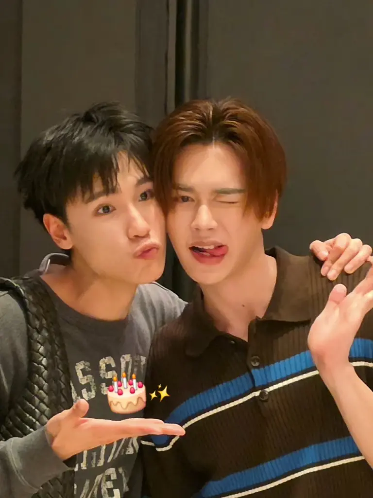 ความรักของ ‘สาววาย’ ไม่ได้จบแค่หน้าจอ วงจร Fandom Economy ที่เปลี่ยน ‘ความฟิน’ ให้เป็น ‘ฟันเฟือง’ เศรษฐกิจ