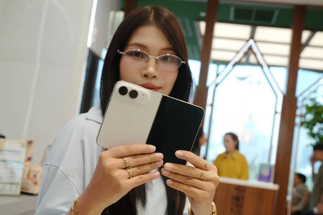 AIS คึกคักรับ 'iPhone Duo' iPhone พับได้รุ่นแรก จัดเต็มโปร 'เทิร์นสบาย ผ่อนสบาย'