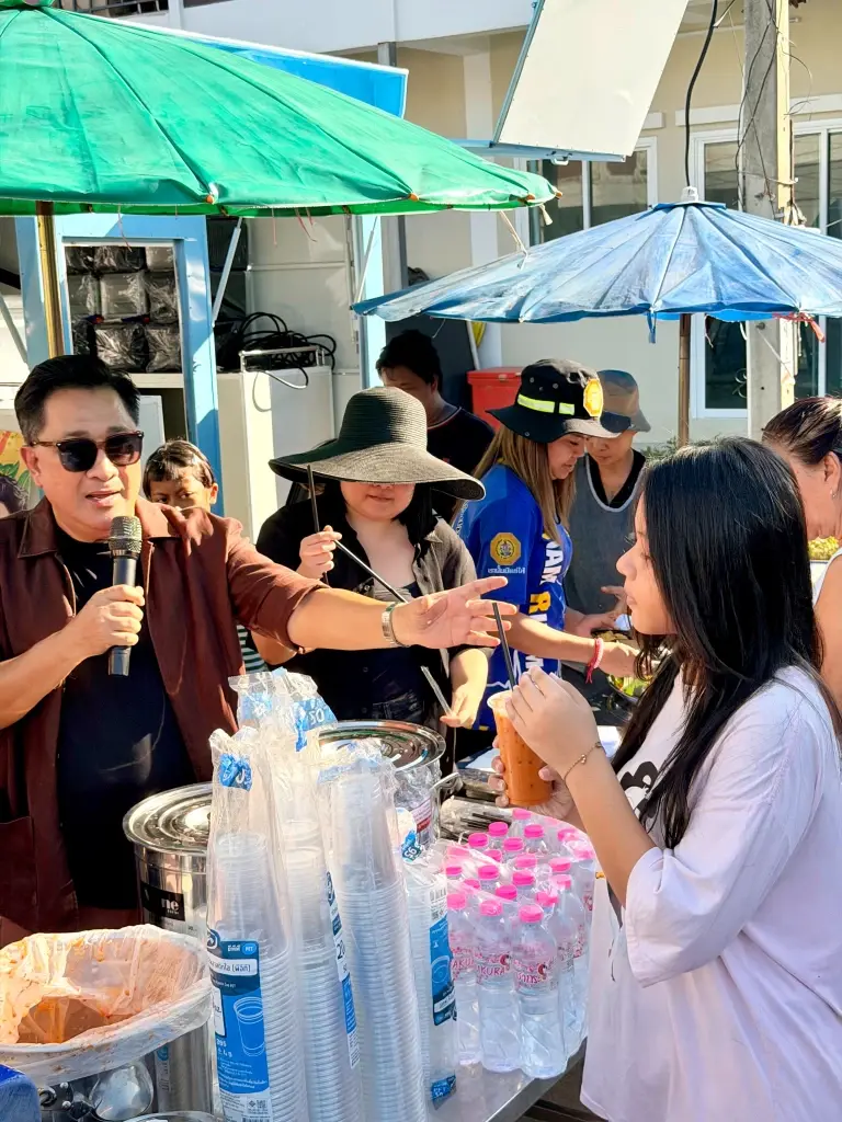 เอกชัย ศรีวิชัย จัดครัวเอกอร่อย ช่วยผู้ประสบภัยน้ำท่วม