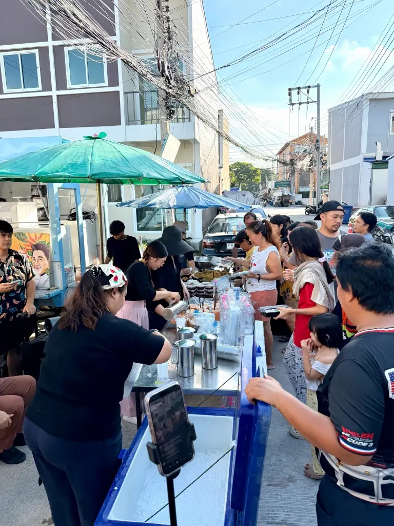 เอกชัย ศรีวิชัย จัดครัวเอกอร่อย ช่วยผู้ประสบภัยน้ำท่วม