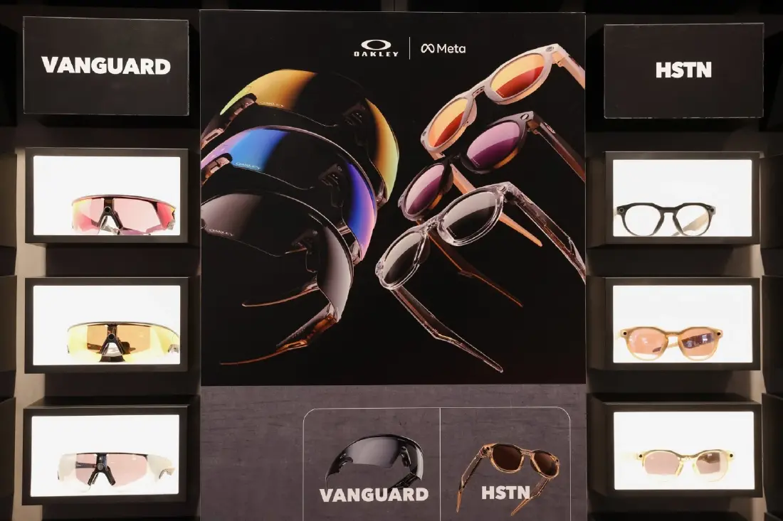 CREDIT : EssilorLuxottica , Meta