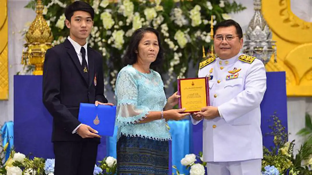 ขับแท็กซี่ ส่งลูกเรียน ผู้หญิงหัวใจแกร่ง “แม่ตัวอย่าง มทร.ธัญบุรี” ขับแท็กซี่ ส่งลูกเรียน ผู้หญิงหัวใจแกร่ง “แม่ตัวอย่าง มทร.ธัญบุรี”