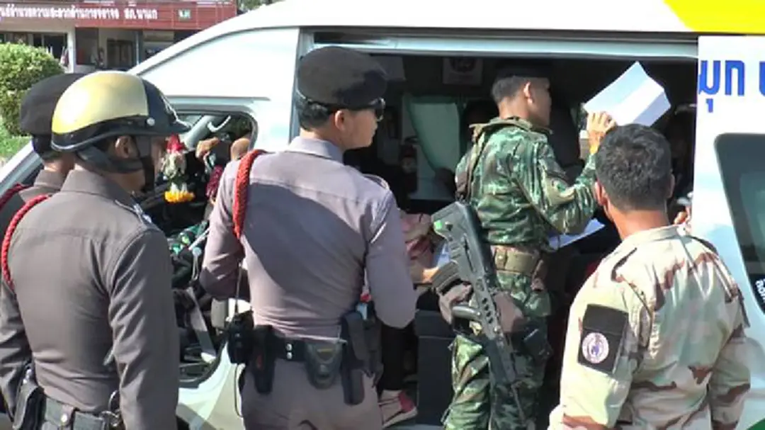 ทหารนครพนมสั่ง! ตั้งด่านตรวจมวลชนเชียร์ "ยิ่งลักษณ์"