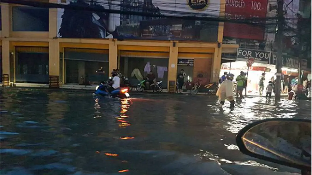 กทม.เฝ้าระวังฝนถล่มกรุง กทม.เฝ้าระวังฝนถล่มกรุง