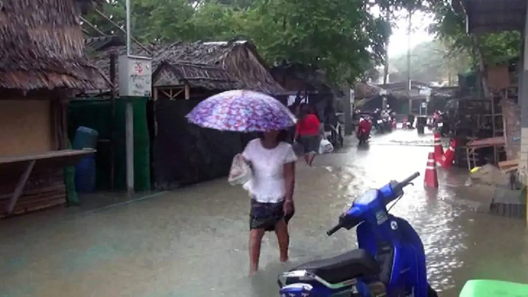 ฝนตกหนัก น้ำท่วม "เกาะหลีเป๊ะ" ฝนตกหนัก น้ำท่วม "เกาะหลีเป๊ะ"