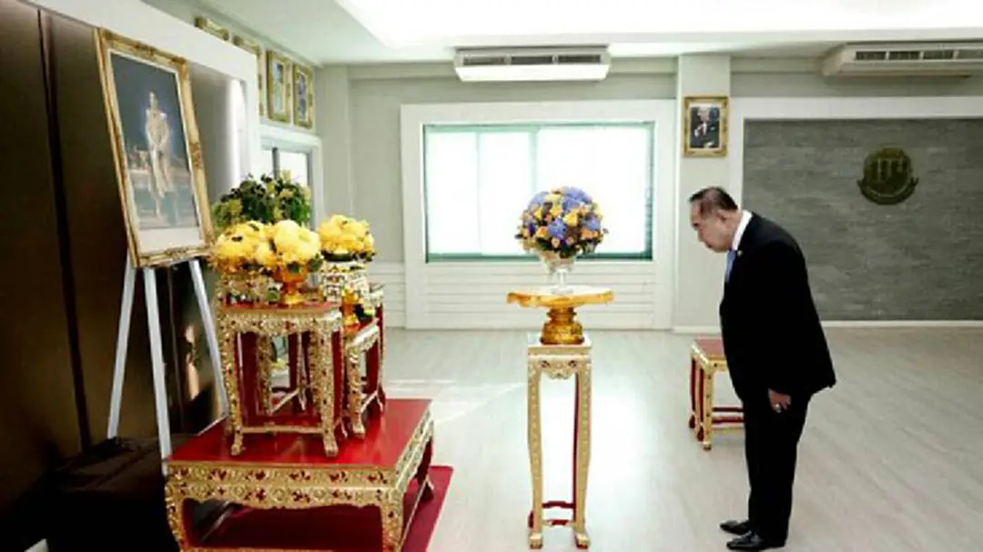 “ร.10 “พระราชทานแจกันดอกไม้ “ประวิตร” เนื่องในวันเกิด ครบ72 ปี “ร.10 “พระราชทานแจกันดอกไม้ “ประวิตร” เนื่องในวันเกิด ครบ72 ปี