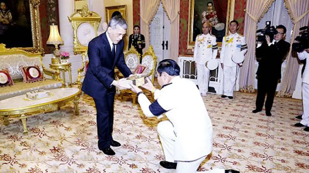 ร.10 พระราชทานวีดิทัศน์ “สืบสาน รักษา ต่อยอด สร้างสุขปวงประชา” ให้รัฐบาลนำไปเผยแพร่ ร.10 พระราชทานวีดิทัศน์ “สืบสาน รักษา ต่อยอด สร้างสุขปวงประชา” ให้รัฐบาลนำไปเผยแพร่