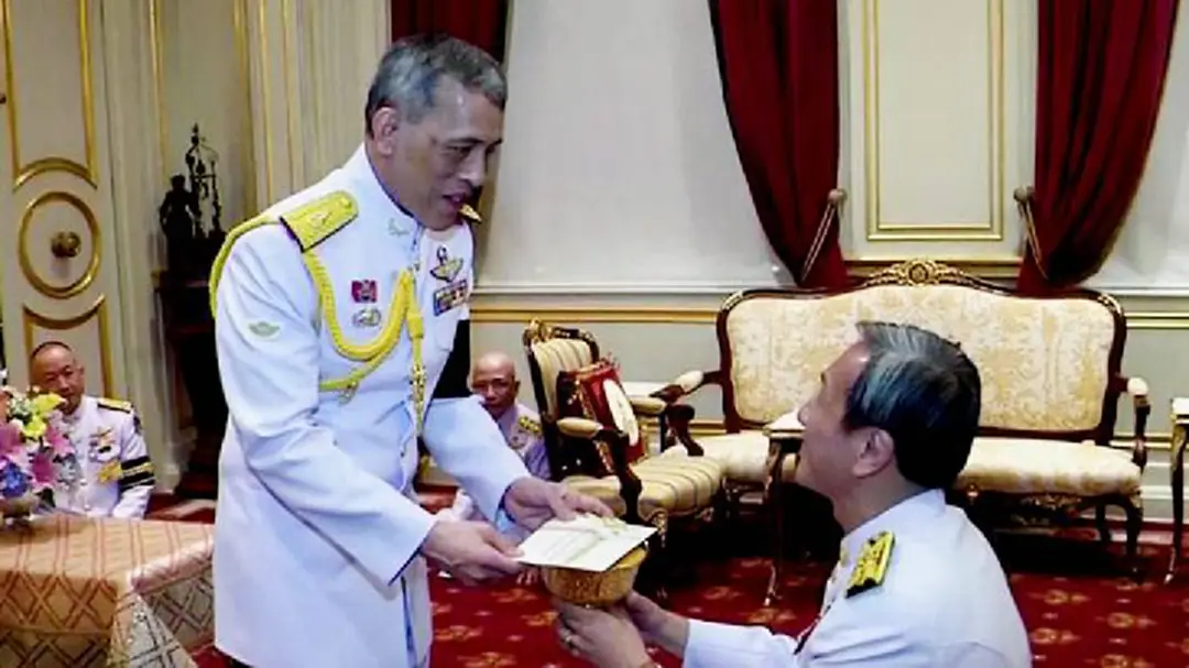 สมเด็จพระเจ้าอยู่หัวพระราชทานเงิน ให้แก่โรงพยาบาลศิริราช สมเด็จพระเจ้าอยู่หัวพระราชทานเงิน ให้แก่โรงพยาบาลศิริราช