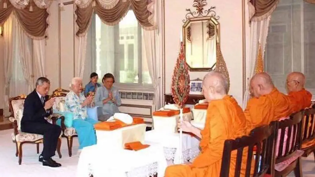 พระราชินี ในรัชกาลที่ 9 ทรงบำเพ็ญพระราชกุศล เนื่องในวันเฉลิมพระชนมพรรษา 85 พรรษา พระราชินี ในรัชกาลที่ 9 ทรงบำเพ็ญพระราชกุศล เนื่องในวันเฉลิมพระชนมพรรษา 85 พรรษา