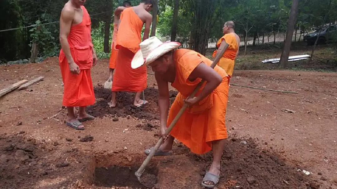พระผู้สร้างอย่างแท้จริง "คณะสงฆ์" ร่วมใจ สร้างบ้านให้ผู้ประสบเหตุไฟไหม้บ้าน พระผู้สร้างอย่างแท้จริง "คณะสงฆ์" ร่วมใจ สร้างบ้านให้ผู้ประสบเหตุไฟไหม้บ้าน