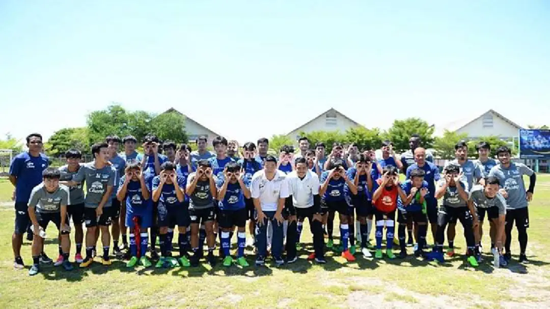 ช้างชวนชลช่วยน้อง เยือน บ้านกรุณา มอบความสุขผ่านฟุตบอล ช้างชวนชลช่วยน้อง เยือน บ้านกรุณา มอบความสุขผ่านฟุตบอล