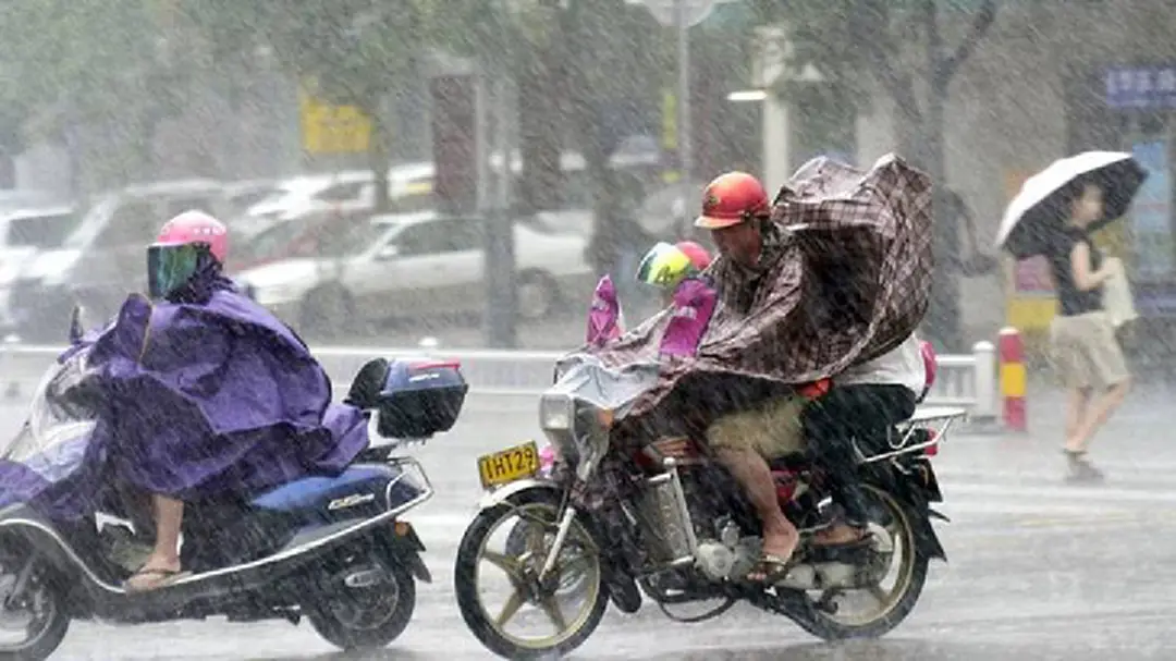 พกร่มด่วนๆจ้า! อุตุฯประกาศ กทม.-ปริมณฑลฝนตกหนัก ร้อยละ70 พกร่มด่วนๆจ้า! อุตุฯประกาศ กทม.-ปริมณฑลฝนตกหนัก ร้อยละ70