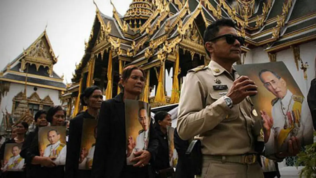 สมเด็จพระเจ้าอยู่หัวโปรดเกล้าฯ ขยายเวลาเข้ากราบพระบรมศพถึงวันที่ 5 ต.ค. สมเด็จพระเจ้าอยู่หัวโปรดเกล้าฯ ขยายเวลาเข้ากราบพระบรมศพถึงวันที่ 5 ต.ค.