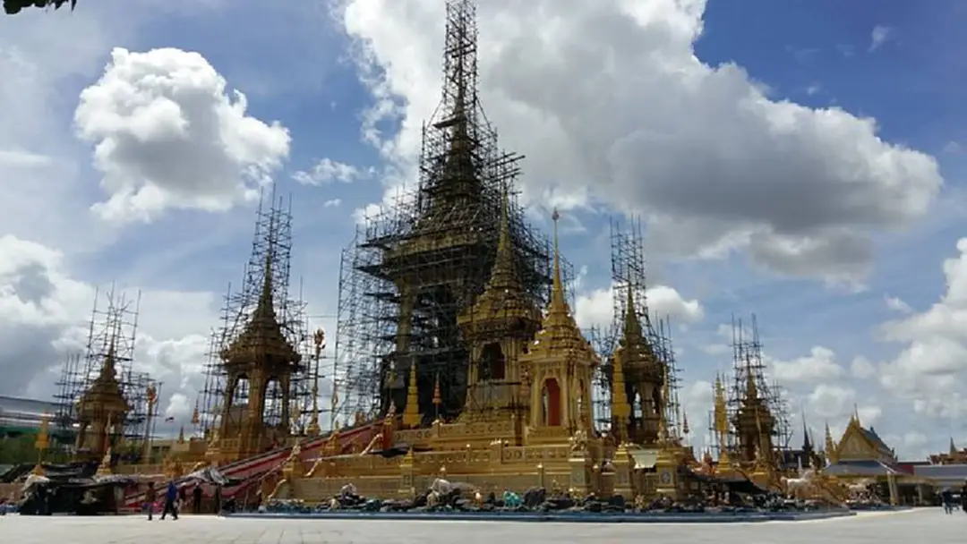 สง่างามสมพระเกียรติ!! กรมศิลปากร..จัดสร้างพุ่มข้าวบิณฑ์ประดับพระเมรุมาศส่วนยอดหอเปลื้องและซ่างในพระราชพิธีถวายพระเพลิงพระบรมศพฯ ในหลวง ร.๙ สง่างามสมพระเกียรติ!! กรมศิลปากร..จัดสร้างพุ่มข้าวบิณฑ์ประดับพระเมรุมาศส่วนยอดหอเปลื้องและซ่างในพระราชพิธีถวายพระเพลิงพระบรมศพฯ ในหลวง ร.๙