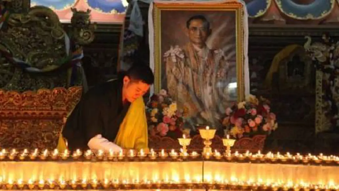 "ทรงพระเจริญ" กษัตริย์จิกมีทรงมีรับสั่งให้จัดพระราชพิธีสวดมนต์ที่ภูฏาน ถวายเป็นพระราชกุศลแด่ในหลวงรัชกาลที่ 9 ในวันนี้ "ทรงพระเจริญ" กษัตริย์จิกมีทรงมีรับสั่งให้จัดพระราชพิธีสวดมนต์ที่ภูฏาน ถวายเป็นพระราชกุศลแด่ในหลวงรัชกาลที่ 9 ในวันนี้