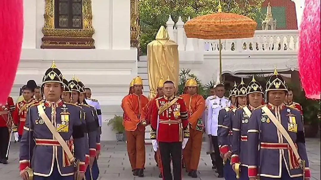 สมเด็จพระเจ้าอยู่หัวฯเสด็จพระราชพิธีอัญเชิญพระบรมโกศไปพระเมรุมาศ