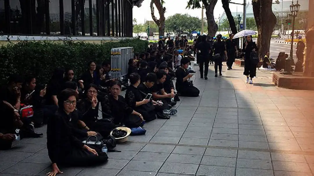 ปชช.ปักหลักรอการอัญเชิญพระบรมราชสรีรางคาร "ในหลวง ร.9" ปชช.ปักหลักรอการอัญเชิญพระบรมราชสรีรางคาร "ในหลวง ร.9"