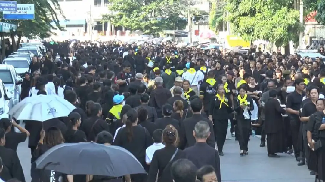 ชาวสมุทรปราการร่วมถวายดอกไม้จันทน์จำนวนมาก ชาวสมุทรปราการร่วมถวายดอกไม้จันทน์จำนวนมาก