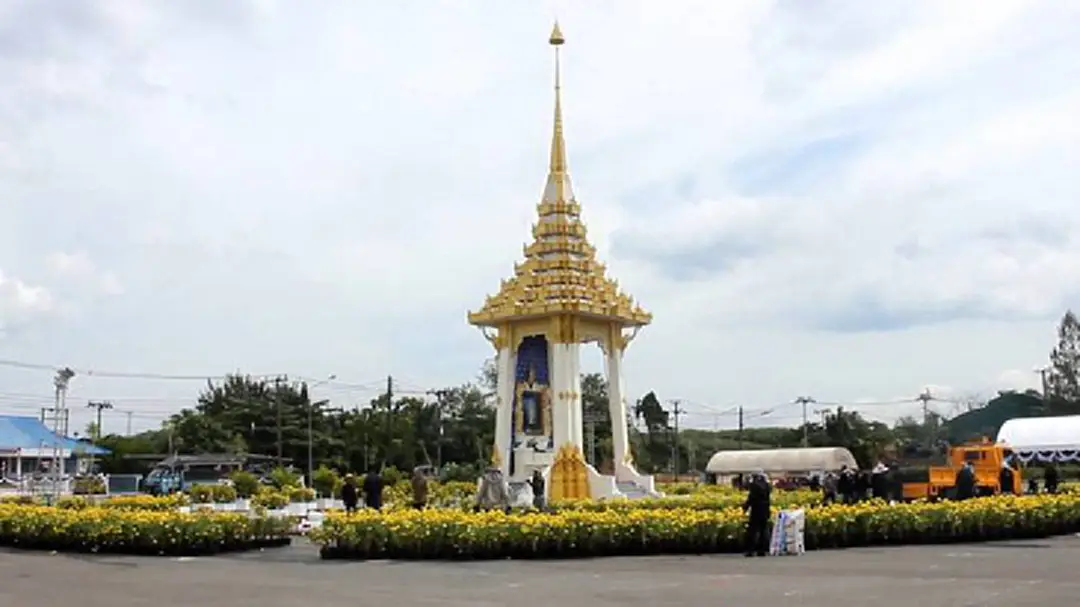 จ.ตรัง เร่งประดับดอกดาวเรืองรอบพระเมรุมาศจำลอง และจัดนิทรรศการ จ.ตรัง เร่งประดับดอกดาวเรืองรอบพระเมรุมาศจำลอง และจัดนิทรรศการ