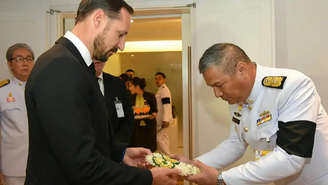 เจ้าชายโฮกุน มกุฎราชกุมารแห่งนอร์เวย์ เสด็จฯถึงไทยแล้ว เพื่อทรงเข้าร่วมพระราชพิธีถวายพระเพลิงพระบรมศพฯ เจ้าชายโฮกุน มกุฎราชกุมารแห่งนอร์เวย์ เสด็จฯถึงไทยแล้ว เพื่อทรงเข้าร่วมพระราชพิธีถวายพระเพลิงพระบรมศพฯ