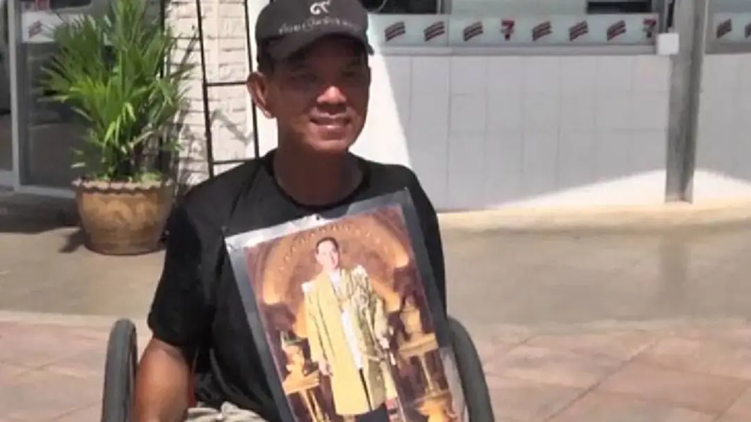 กำลังใจล้น "สมปอง จุ้ยพลับ" ปั่นวีลแชร์จากภูเก็ต เข้ากทม.ร่วมงานพระเพลิงพระบรมศพฯ กำลังใจล้น "สมปอง จุ้ยพลับ" ปั่นวีลแชร์จากภูเก็ต เข้ากทม.ร่วมงานพระเพลิงพระบรมศพฯ