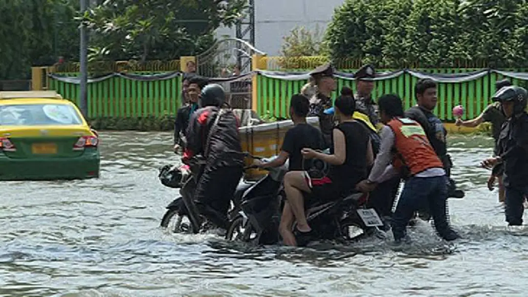รัฐบาลเตรียมสร้าง "คลองผันน้ำ-อุโมงค์ระบายน้ำ" แก้ปัญหาน้ำท่วม รัฐบาลเตรียมสร้าง "คลองผันน้ำ-อุโมงค์ระบายน้ำ" แก้ปัญหาน้ำท่วม
