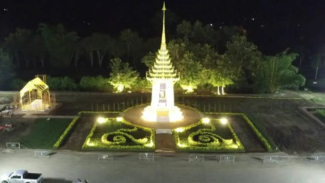 พระเมรุมาศจำลอง จ.เชียงราย ตกแต่งเสร็จแล้วสวยงามสมพระเกียรติ พระเมรุมาศจำลอง จ.เชียงราย ตกแต่งเสร็จแล้วสวยงามสมพระเกียรติ