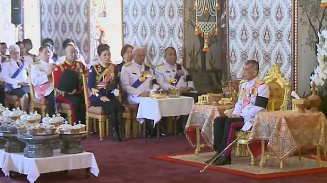 "สมเด็จพระเจ้าอยู่หัว" เสด็จพระราชดำเนินบำเพ็ญพระราชกุศล 1 ปี วันสวรรคต ในหลวง รัชกาลที่ 9 "สมเด็จพระเจ้าอยู่หัว" เสด็จพระราชดำเนินบำเพ็ญพระราชกุศล 1 ปี วันสวรรคต ในหลวง รัชกาลที่ 9
