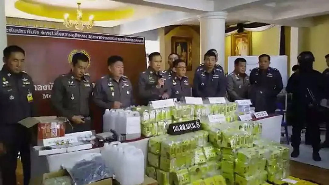 "เฉลิมเกียรติ" แถลงจับยาเสพติดรายใหญ่ "มูลค่า 600 ล้าน" "เฉลิมเกียรติ" แถลงจับยาเสพติดรายใหญ่ "มูลค่า 600 ล้าน"