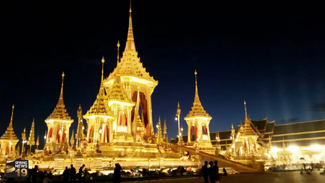 ชาวต่างชาติเดินทางมาร่วมพระราชพิธีฯ ถวายความอาลัยเป็นครั้งสุดท้ายต่อในหลวงรัชกาลที่ 9 ชาวต่างชาติเดินทางมาร่วมพระราชพิธีฯ ถวายความอาลัยเป็นครั้งสุดท้ายต่อในหลวงรัชกาลที่ 9