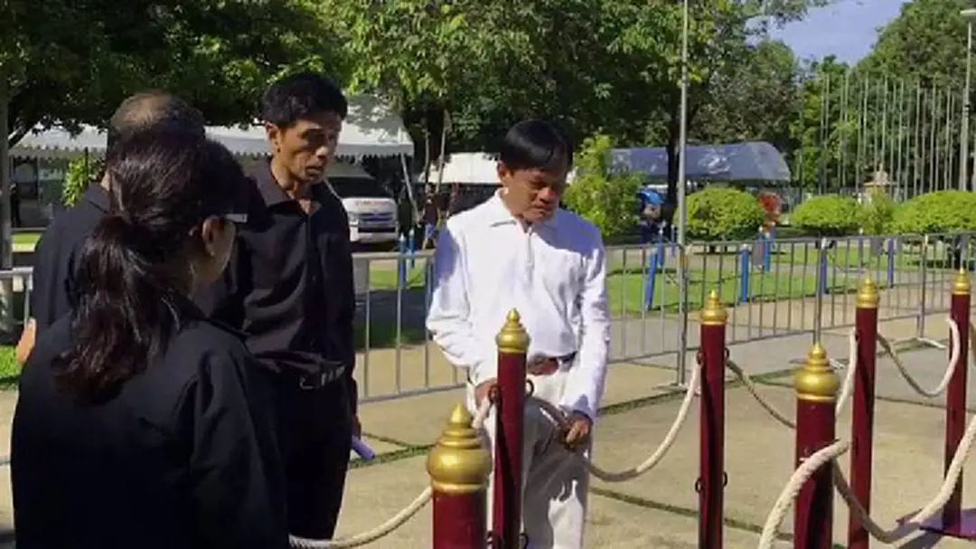 รองผู้ว่าฯ กทม.ตรวจซุ้มถวายดอกไม้จันทน์ ระบุเป็นไปด้วยความเรียบร้อย ย้ำปชช.แต่งกายสุภาพ รองผู้ว่าฯ กทม.ตรวจซุ้มถวายดอกไม้จันทน์ ระบุเป็นไปด้วยความเรียบร้อย ย้ำปชช.แต่งกายสุภาพ