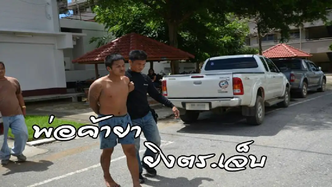 ตร.ล่อซื้อยาบ้า เจอคนร้ายไหวตัวทัน คว้าลูกซองสั้นยิงสวนเปิดทางหนี ระดมกำลังปิดล้อมป่าหญ้าระทึก เปิดคำรับสารภาพทำตร.อึ้ง ตร.ล่อซื้อยาบ้า เจอคนร้ายไหวตัวทัน คว้าลูกซองสั้นยิงสวนเปิดทางหนี ระดมกำลังปิดล้อมป่าหญ้าระทึก เปิดคำรับสารภาพทำตร.อึ้ง