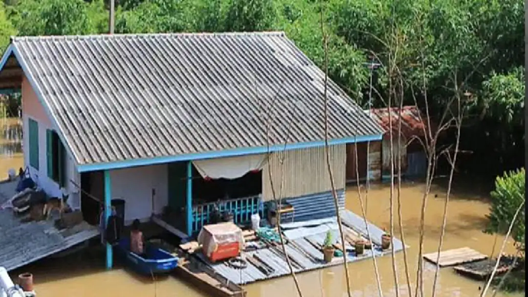 ชาวชุมชนเกาะยม จ.นครสวรรค์ ริมแม่น้ำปิงระดับน้ำยังสูง ชาวชุมชนเกาะยม จ.นครสวรรค์ ริมแม่น้ำปิงระดับน้ำยังสูง