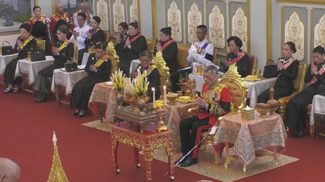 สมเด็จพระเจ้าอยู่หัว เสด็จฯ ถวายพระเพลิงพระบรมศพ