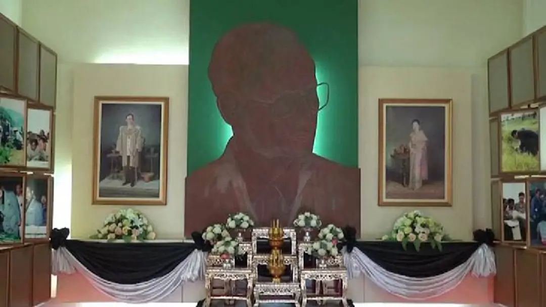 พระบรมสาทิสลักษณ์ในหลวง ร.๙ จากแผ่นทองแดงแห่งเดียวในประเทศไทย พระบรมสาทิสลักษณ์ในหลวง ร.๙ จากแผ่นทองแดงแห่งเดียวในประเทศไทย