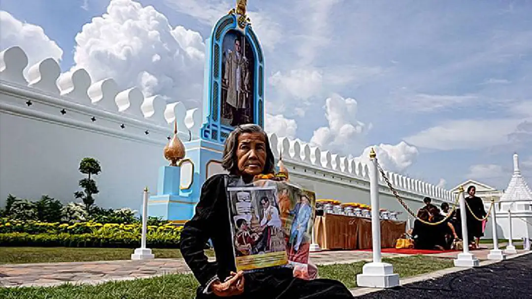 ปชช.ถวายสักการะพระบรมฉายาลักษณ์ ในหลวง "ร.9" (ภาพชุด) ปชช.ถวายสักการะพระบรมฉายาลักษณ์ ในหลวง "ร.9" (ภาพชุด)