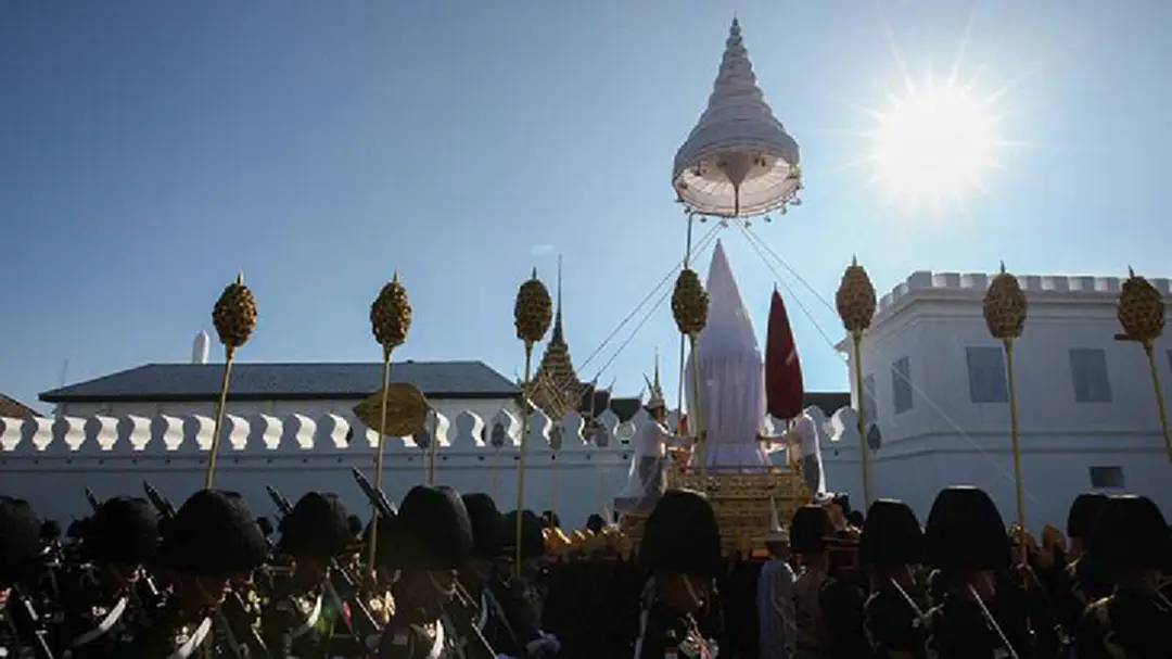 ริ้วขบวนพระบรมราชอิสริยยศเสมือนจริง ริ้วขบวนที่ 1 เชิญพระโกศทองใหญ่โดยพระยานมาศสามลำคาน (ภาพชุด) ริ้วขบวนพระบรมราชอิสริยยศเสมือนจริง ริ้วขบวนที่ 1 เชิญพระโกศทองใหญ่โดยพระยานมาศสามลำคาน (ภาพชุด)