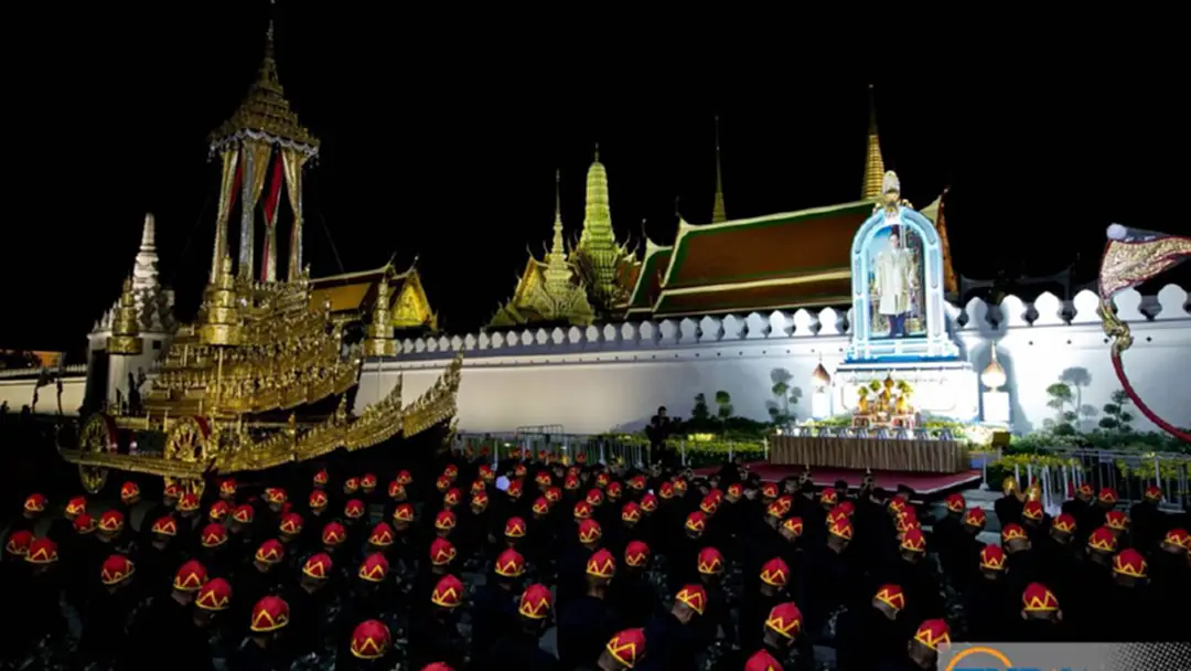 พลฉุดชักราชรถเคลื่อนพระมหาพิชัยราชรถออกจากโรงเก็บราชรถก่อนเริ่มการซ้อมริ้วขบวนฯ