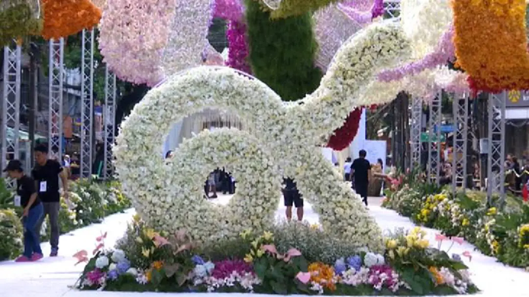 ความงดงามซุ้มดอกไม้ทั้ง 6 ถวายในหลวง รัชกาลที่ 9