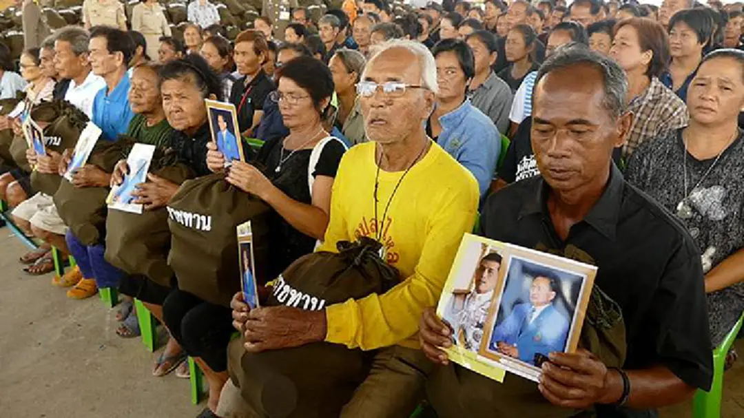 "สมเด็จพระเจ้าอยู่หัว" ทรงพระกรุณาโปรดเกล้าฯ ให้ "องคมนตรี" มอบสิ่งของพระราชทานช่วยเหลือผู้ประสบอุทกภัย จ.สิงห์บุรี "สมเด็จพระเจ้าอยู่หัว" ทรงพระกรุณาโปรดเกล้าฯ ให้ "องคมนตรี" มอบสิ่งของพระราชทานช่วยเหลือผู้ประสบอุทกภัย จ.สิงห์บุรี