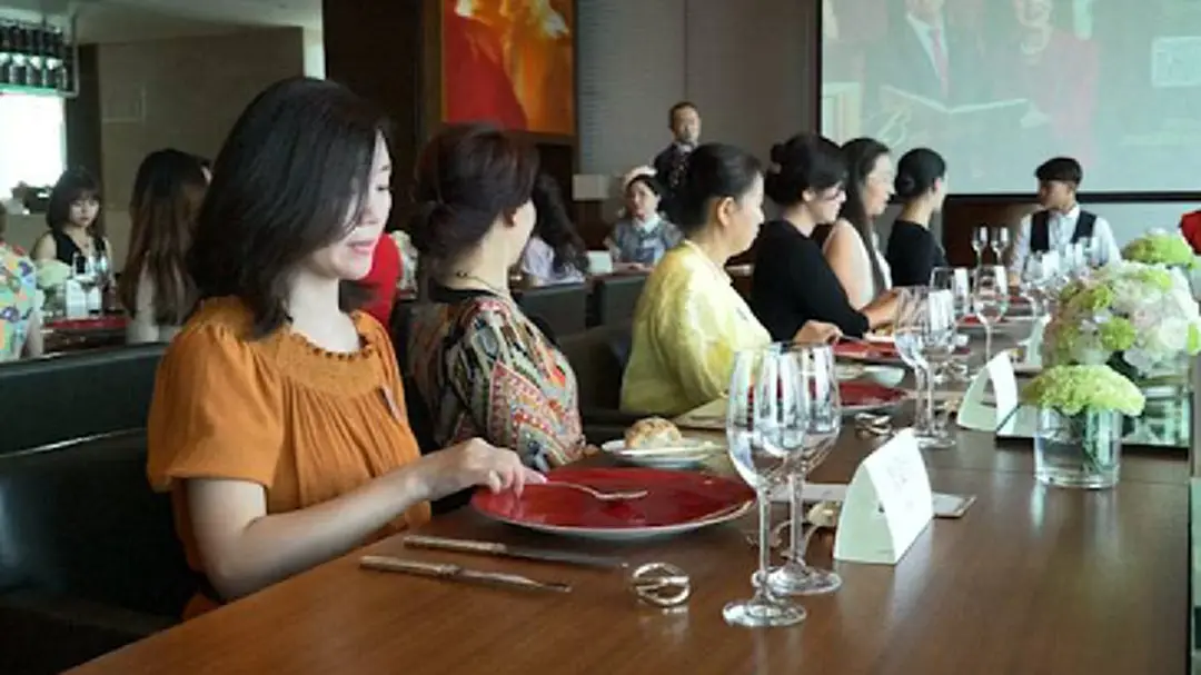 หลักสูตรสอนมารยาทตะวันตกกำลังมาแรงในประเทศจีน หลักสูตรสอนมารยาทตะวันตกกำลังมาแรงในประเทศจีน
