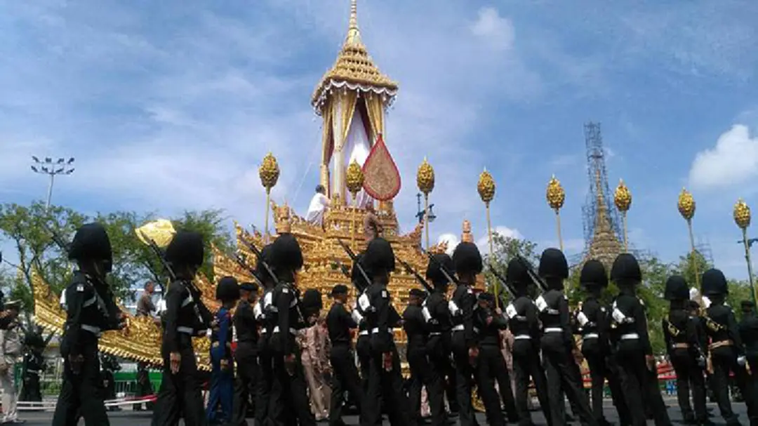 ริ้วขบวนพระราชอิสริยยศเคลื่อนพระบรมโกศสู่มณฑลพิธี ณ ท้องสนามหลวง (ภาพชุด) ริ้วขบวนพระราชอิสริยยศเคลื่อนพระบรมโกศสู่มณฑลพิธี ณ ท้องสนามหลวง (ภาพชุด)