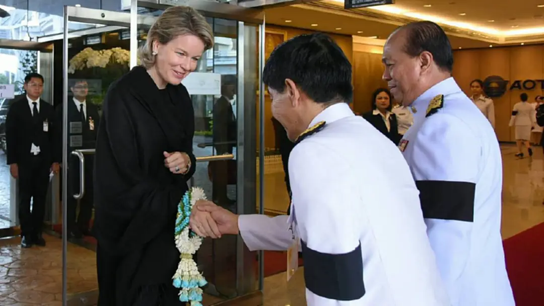 สมเด็จพระราชินีมาทิลเดอแห่งชาวเบลเยียม เสด็จฯถึงไทยแล้ว เพื่อทรงเข้าร่วมพระราชพิธีถวายพระเพลิงพระบรมศพฯ สมเด็จพระราชินีมาทิลเดอแห่งชาวเบลเยียม เสด็จฯถึงไทยแล้ว เพื่อทรงเข้าร่วมพระราชพิธีถวายพระเพลิงพระบรมศพฯ