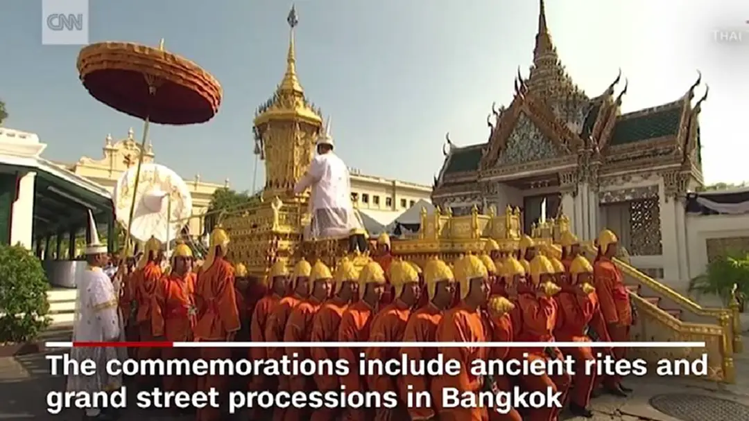 CNN รายงานความยิ่งใหญ่ของพระราชพิธีถวายพระเพลิงฯ ซึ่งหยุดความเคลื่อนไหวของชาวโลกให้ต้องหันมาสนใจว่า “คนไทยมีพระราชพิธีที่ยิ่งใหญ่ เพื่อกษัตริย์ที่ยิ่งใหญ่” CNN รายงานความยิ่งใหญ่ของพระราชพิธีถวายพระเพลิงฯ ซึ่งหยุดความเคลื่อนไหวของชาวโลกให้ต้องหันมาสนใจว่า “คนไทยมีพระราชพิธีที่ยิ่งใหญ่ เพื่อกษัตริย์ที่ยิ่งใหญ่”