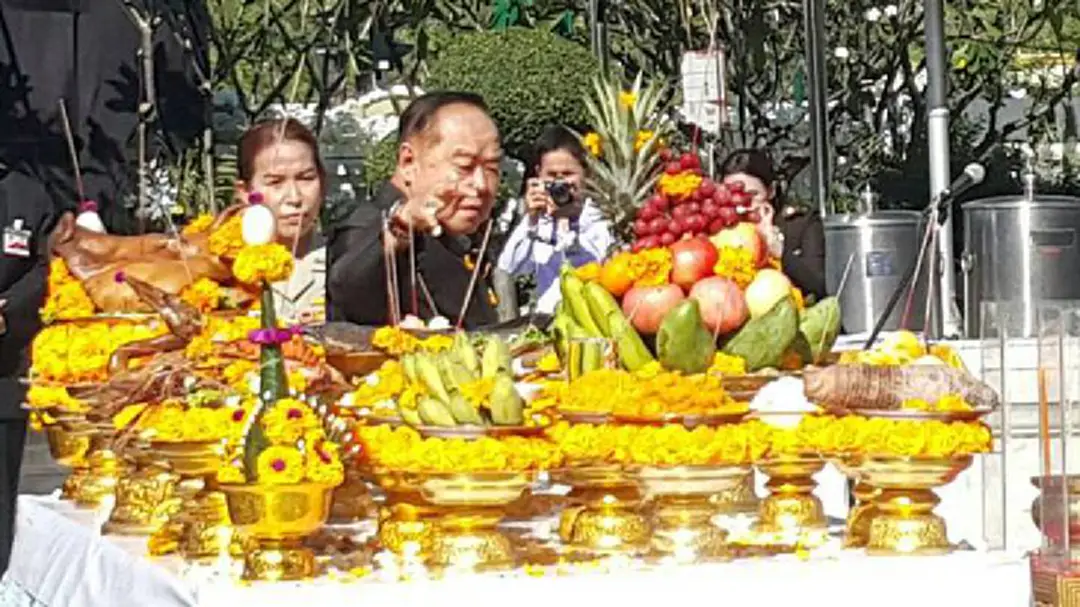 “ประวิตร”บวงสรวงสิ่งศักดิ์สิทธิ์ก่อนงานพระราชพิธีถวายพระเพลิงพระบรมศพฯ “ประวิตร”บวงสรวงสิ่งศักดิ์สิทธิ์ก่อนงานพระราชพิธีถวายพระเพลิงพระบรมศพฯ