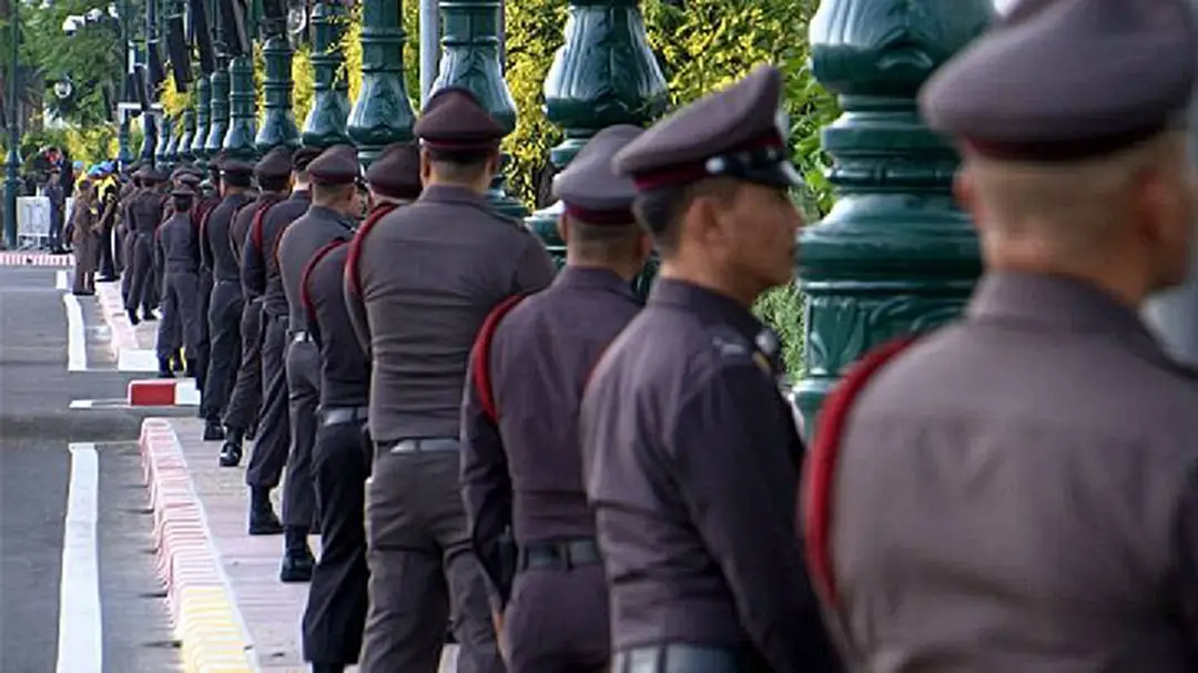 ตร.วางกำลัง 9 หมื่นนาย ดูแลจุดวางดอกไม้จันทน์ ตร.วางกำลัง 9 หมื่นนาย ดูแลจุดวางดอกไม้จันทน์