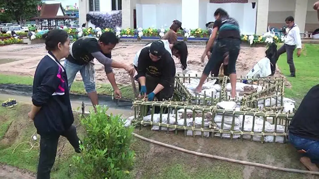 ชาวกาฬสินธุ์ช่วยกันเนรมิตพื้นที่ด้านหลังพระเมรุมาศจำลองเป็นโครงการพระราชดำริฯ ชาวกาฬสินธุ์ช่วยกันเนรมิตพื้นที่ด้านหลังพระเมรุมาศจำลองเป็นโครงการพระราชดำริฯ