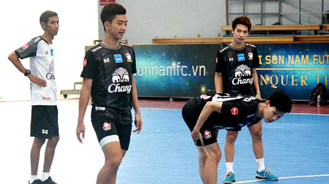 "ปูลปิส" ย้ำแข้งโต๊ะเล็กไทยเล่นเต็มที่เพื่อในหลวง ร.9 "ปูลปิส" ย้ำแข้งโต๊ะเล็กไทยเล่นเต็มที่เพื่อในหลวง ร.9