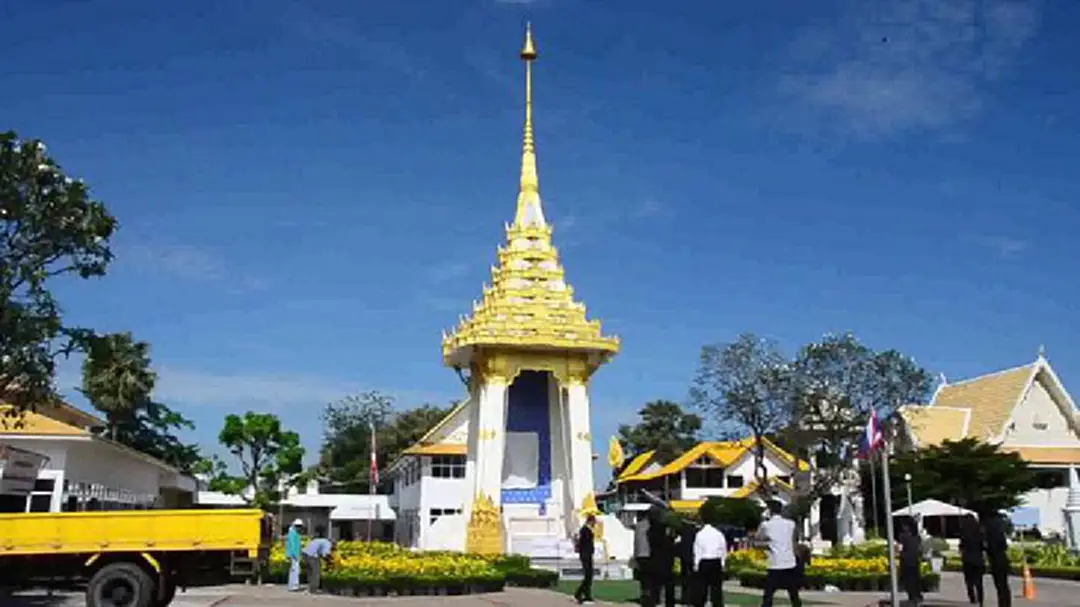 จ.อุบลราชธานี ประดับต้นดอกดาวเรืองให้บานสะพรั่งรอบพระเมรุมาศจำลอง จ.อุบลราชธานี ประดับต้นดอกดาวเรืองให้บานสะพรั่งรอบพระเมรุมาศจำลอง