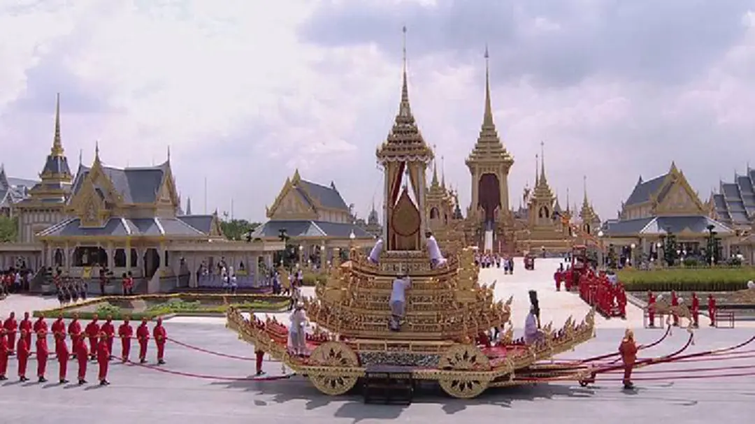 ริ้วขบวนพระบรมโกศถึงมณฑลพิธีท้องสนามหลวงแล้ว